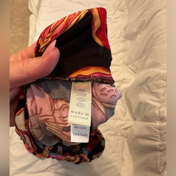 LuLaRoe Black Donut Leggings T/C - Picture 3 of 3